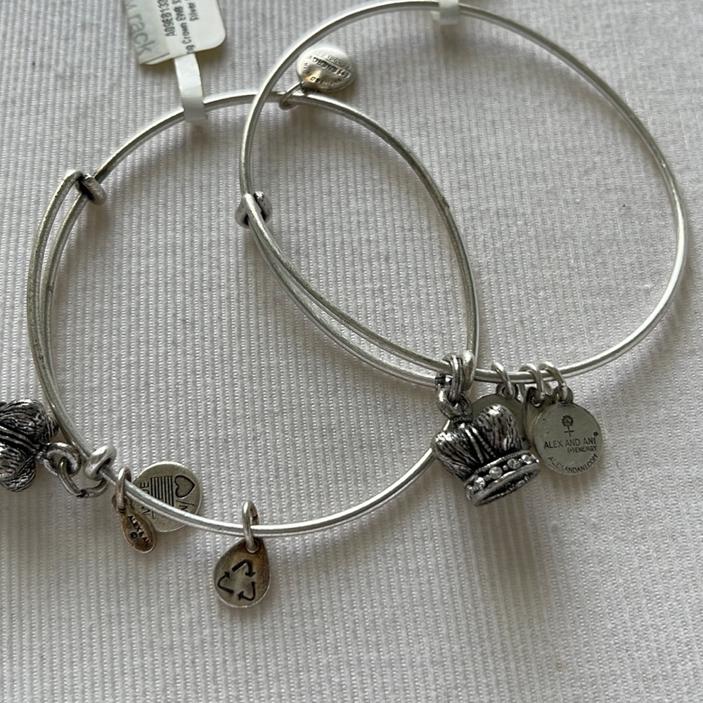 Alex and Ani Bracelet Silver Crown ( selling one ) 👑